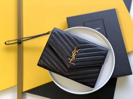 Вензель икры YVES ST LAURENT выстегал кожаную сумку муфты конверта