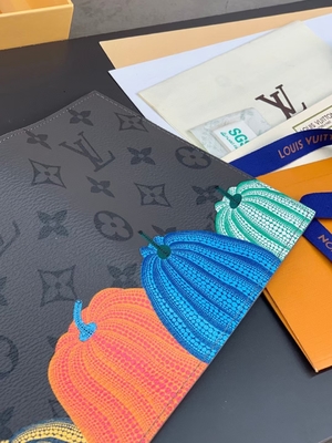 Дизайнер Louis Vuitton LV x YK мини морщит печать тыквы черноты организатора кармана