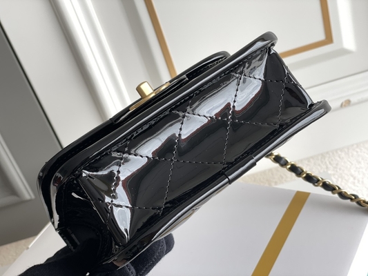 Цепь золота произношения по буквам мини дизайнерских портмон Chanel 22 черная с щитком падения