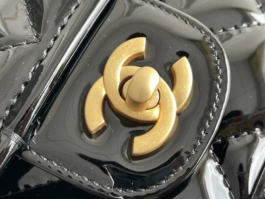 Цепь золота произношения по буквам мини дизайнерских портмон Chanel 22 черная с щитком падения