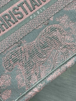 Небольшой пинк Кристиан Dior Booktote и вышивка Сер Toile De Jouy Sauvage