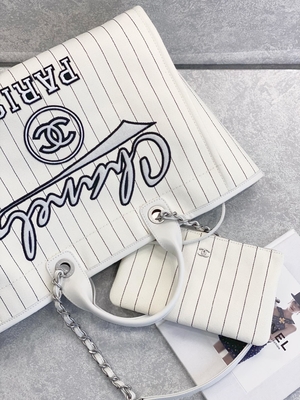 нашивка черноты Ecru сумки Tote 30cm 23P Chanel Deauville белая