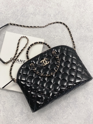 Небольшая хозяйственная сумка телячьей кожи патента Chanel с ретро дамой Вводить в моду