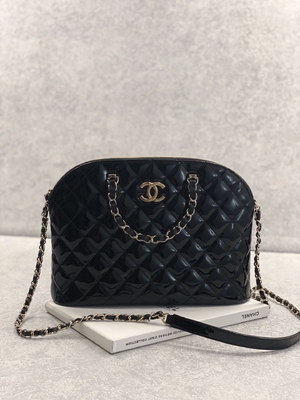 Небольшая хозяйственная сумка телячьей кожи патента Chanel с ретро дамой Вводить в моду
