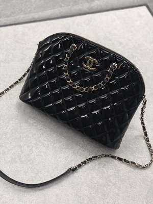 Небольшая хозяйственная сумка телячьей кожи патента Chanel с ретро дамой Вводить в моду