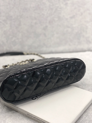 Небольшая хозяйственная сумка телячьей кожи патента Chanel с ретро дамой Вводить в моду