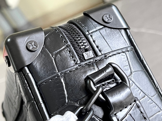 Лакированная кожа мягкого хобота Louis Vuitton LV черноты штейна Crocodilien мини небольшая