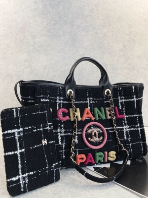 Таможня 2022 Chanel Sotheby клеймила Tote радуги FW сумки пляжа одежды из твида сумок