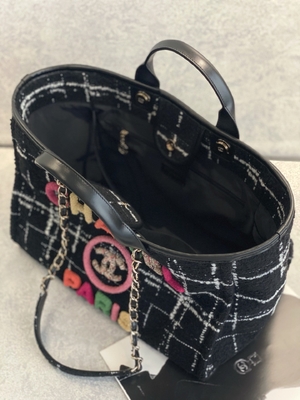 Таможня 2022 Chanel Sotheby клеймила Tote радуги FW сумки пляжа одежды из твида сумок