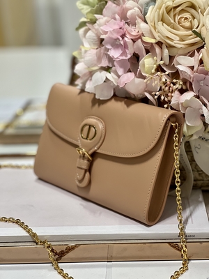 Сумка слинга цвета чая молока мини клеймила Gucci Soho цепной сумкой