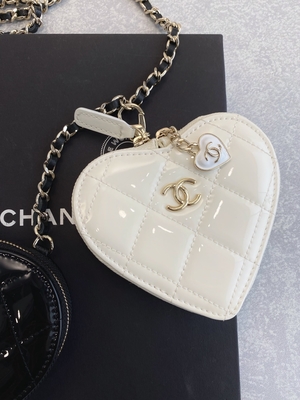 Цепная отлакированная телячья кожа Preloved клеймила сумку goldtone металлом черно-белым