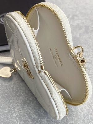 Цепная отлакированная телячья кожа Preloved клеймила сумку goldtone металлом черно-белым