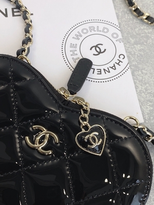 Цепная отлакированная телячья кожа Preloved клеймила сумку goldtone металлом черно-белым